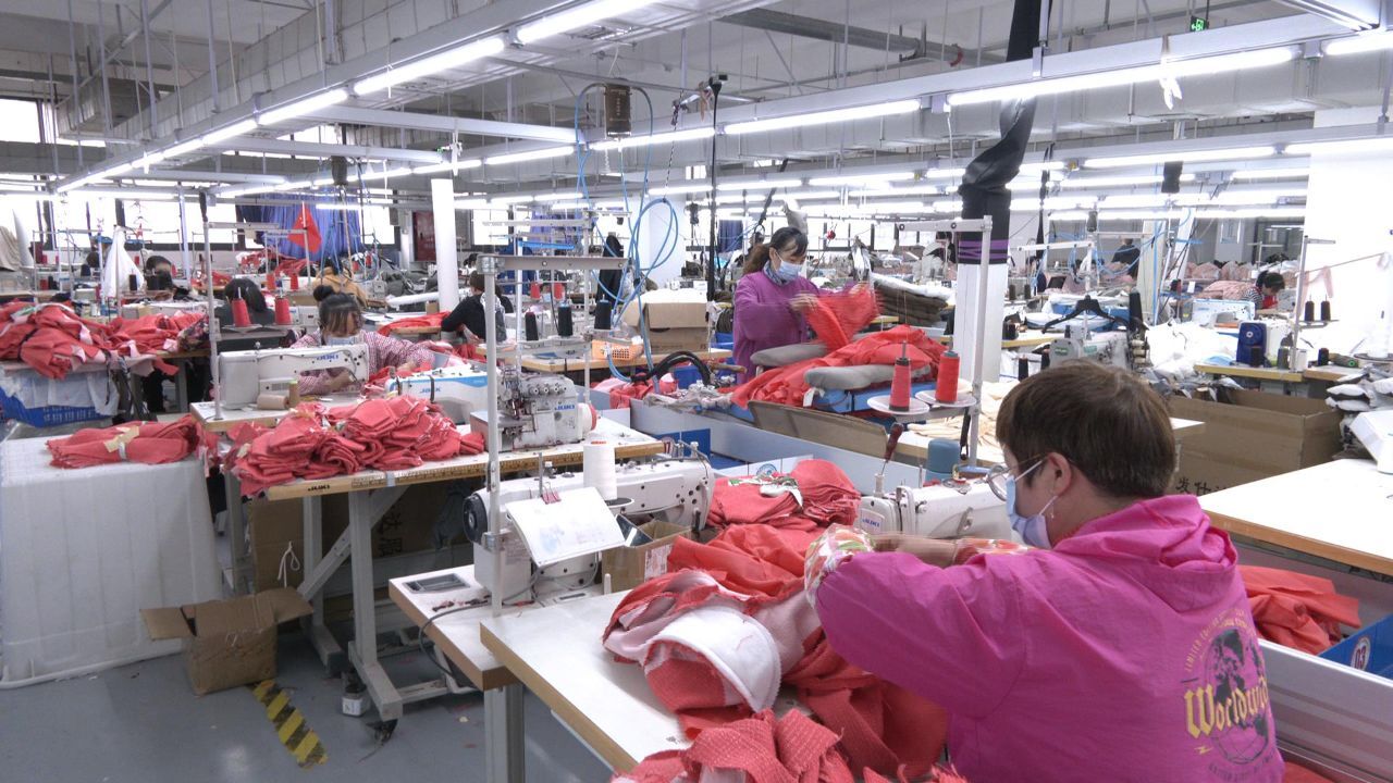 營山 家門口辦服裝廠，致富路上“穿新衣”